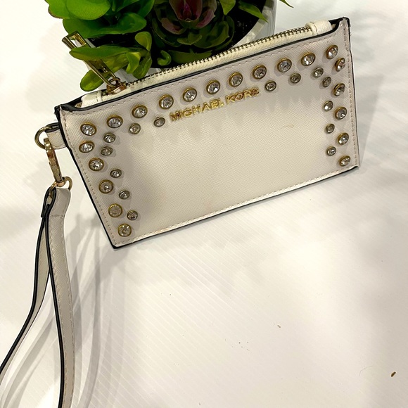 Michael Kors Handbags - Michael Kors non Authentic White with gold stuffed Wristlet